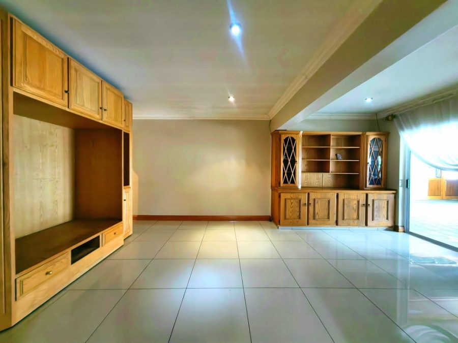 5 Bedroom Property for Sale in Grimbeeck Park North West
